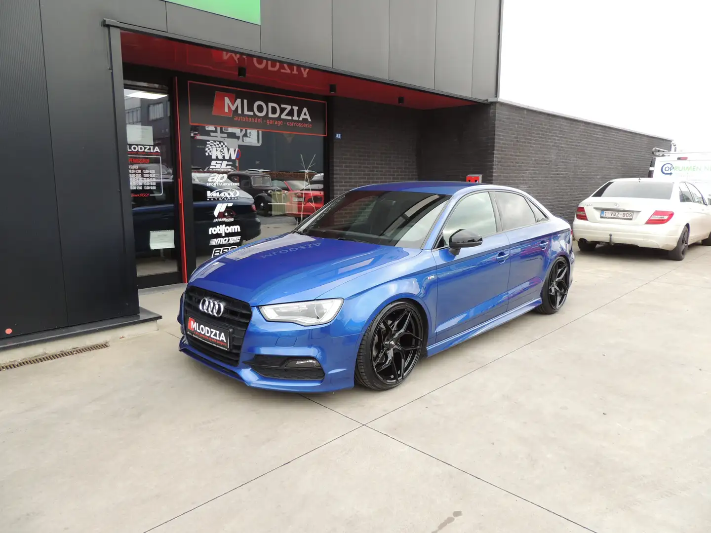Audi A3 1.4 TFSI Limo S line TUNED Vmaxx + 19” JR34 Bleu - 1