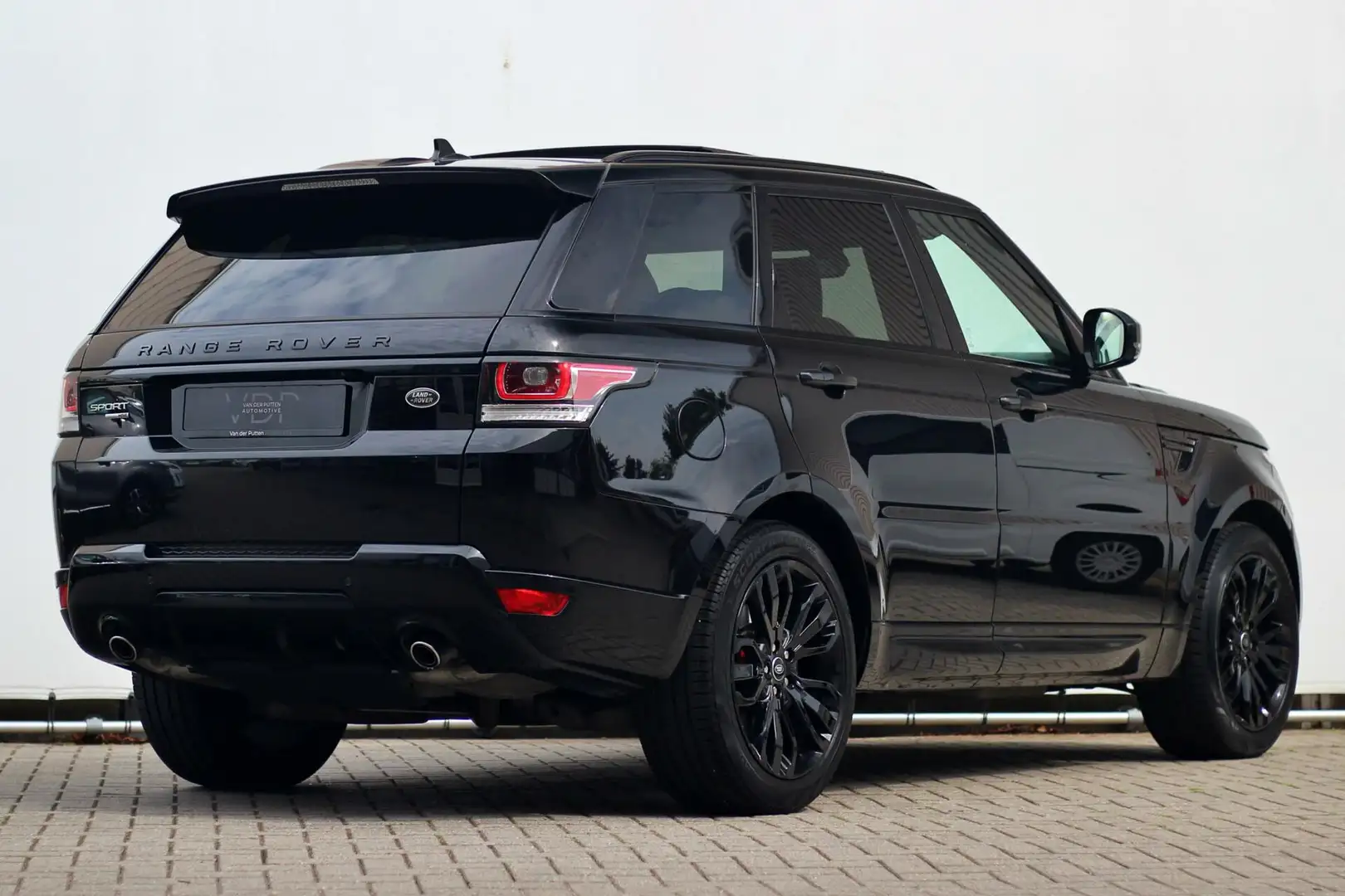 Land Rover Range Rover Sport 3.0 TDV6 HSE Dynamic Zwart - 2