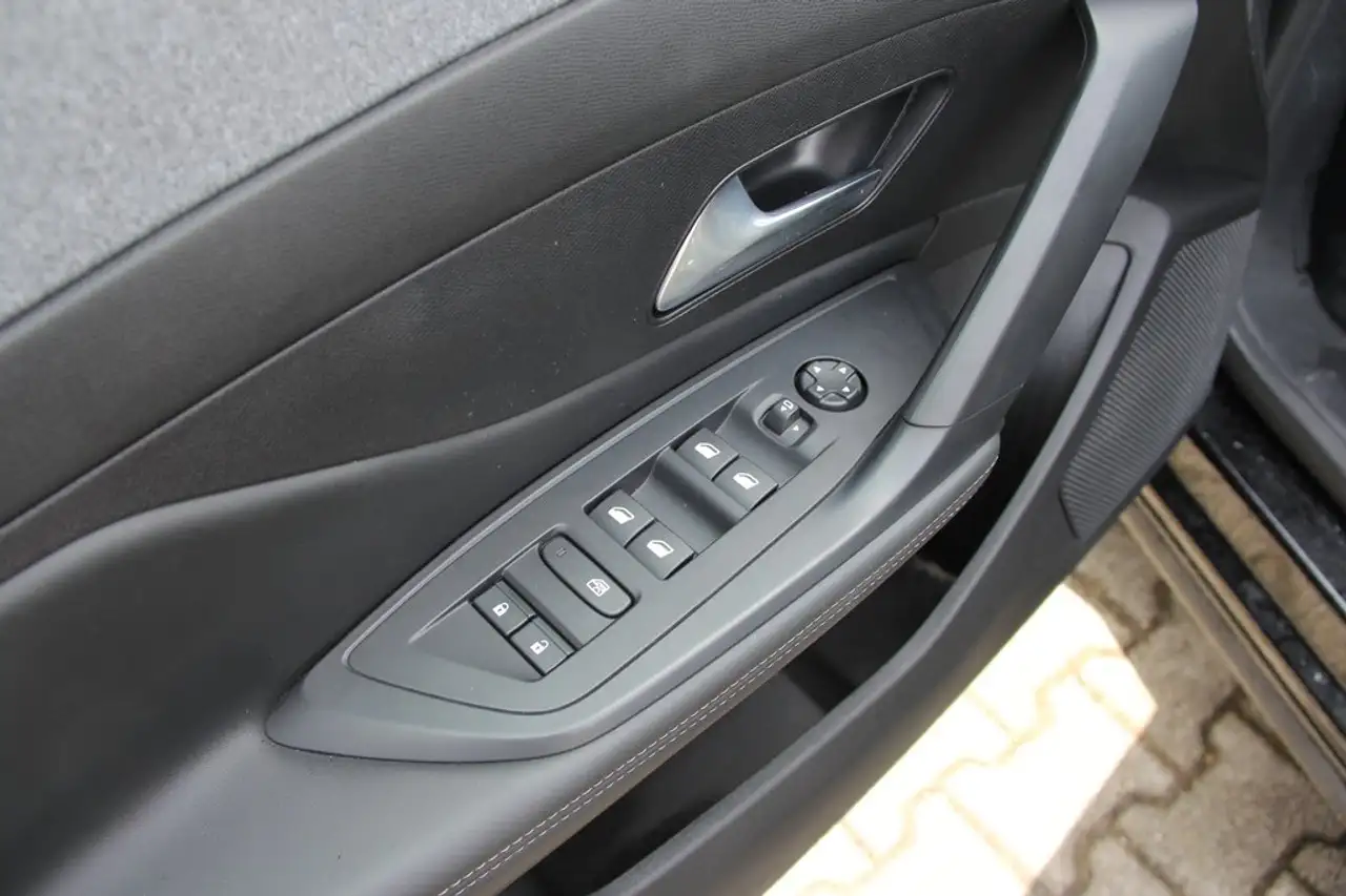Peugeot 408 Mildd Hybrid 145PS Allure AdaptivTempomat 7