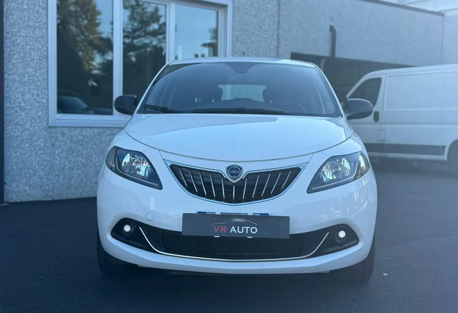 Lancia Ypsilon 1.0 Hybrid Gold Plus CARPLAY/RETROCAM-PROMO FIN Blanc - 2