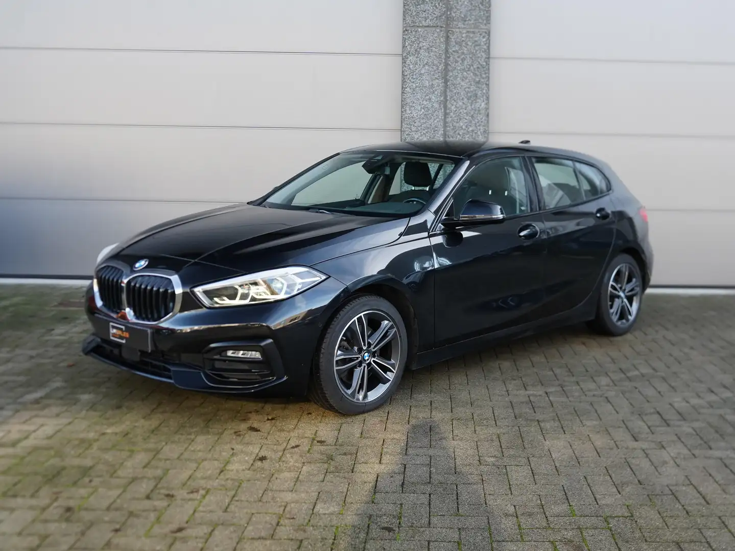BMW 118 Sport Line * CAMERA / ZETELVERW / CARPLAY * Negro - 2