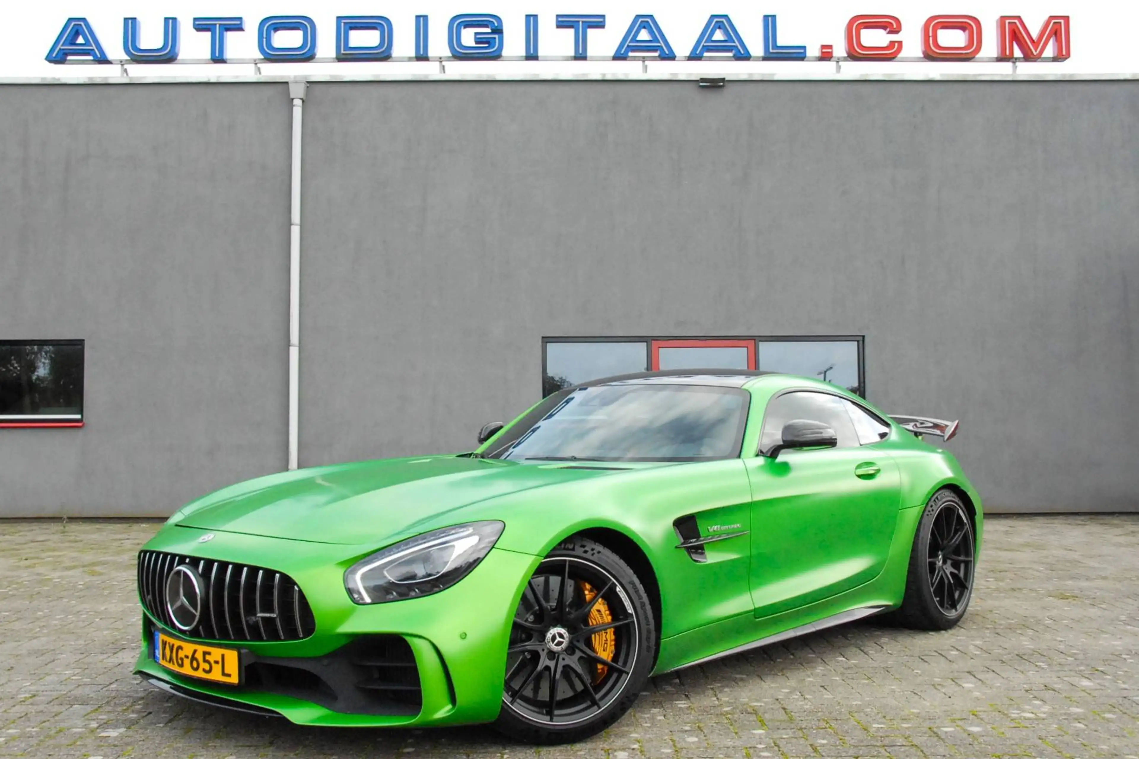 Mercedes-Benz AMG GT 4.0 AMG GT-R / Keramisch Remsysteem / Kuipstoelen / Burmester / Carbon / Hell Green Magno