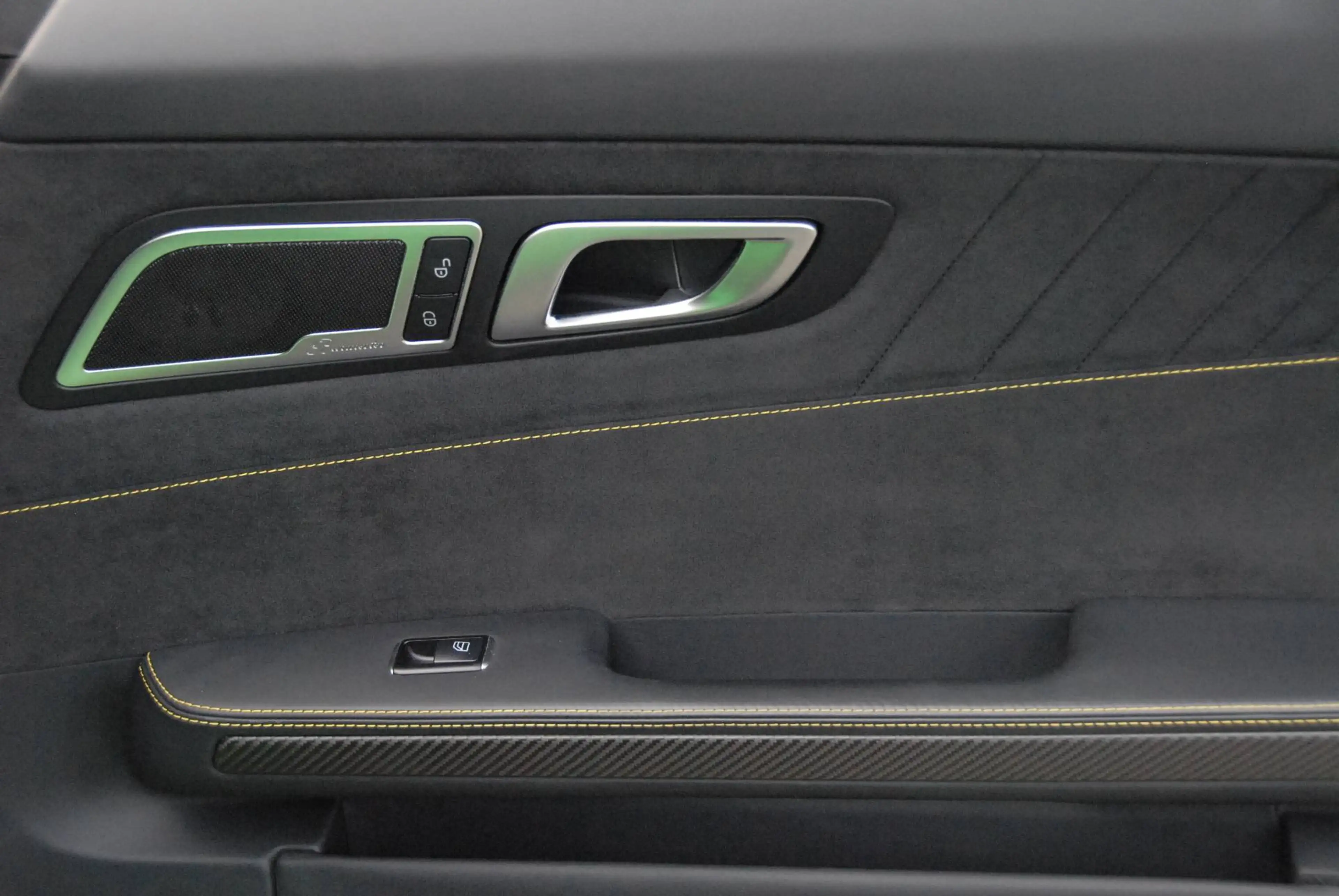 Mercedes-Benz AMG GT 4.0 AMG GT-R / Keramisch Remsysteem / Kuipstoelen / Burmester / Carbon / Hell Green Magno — photo 14