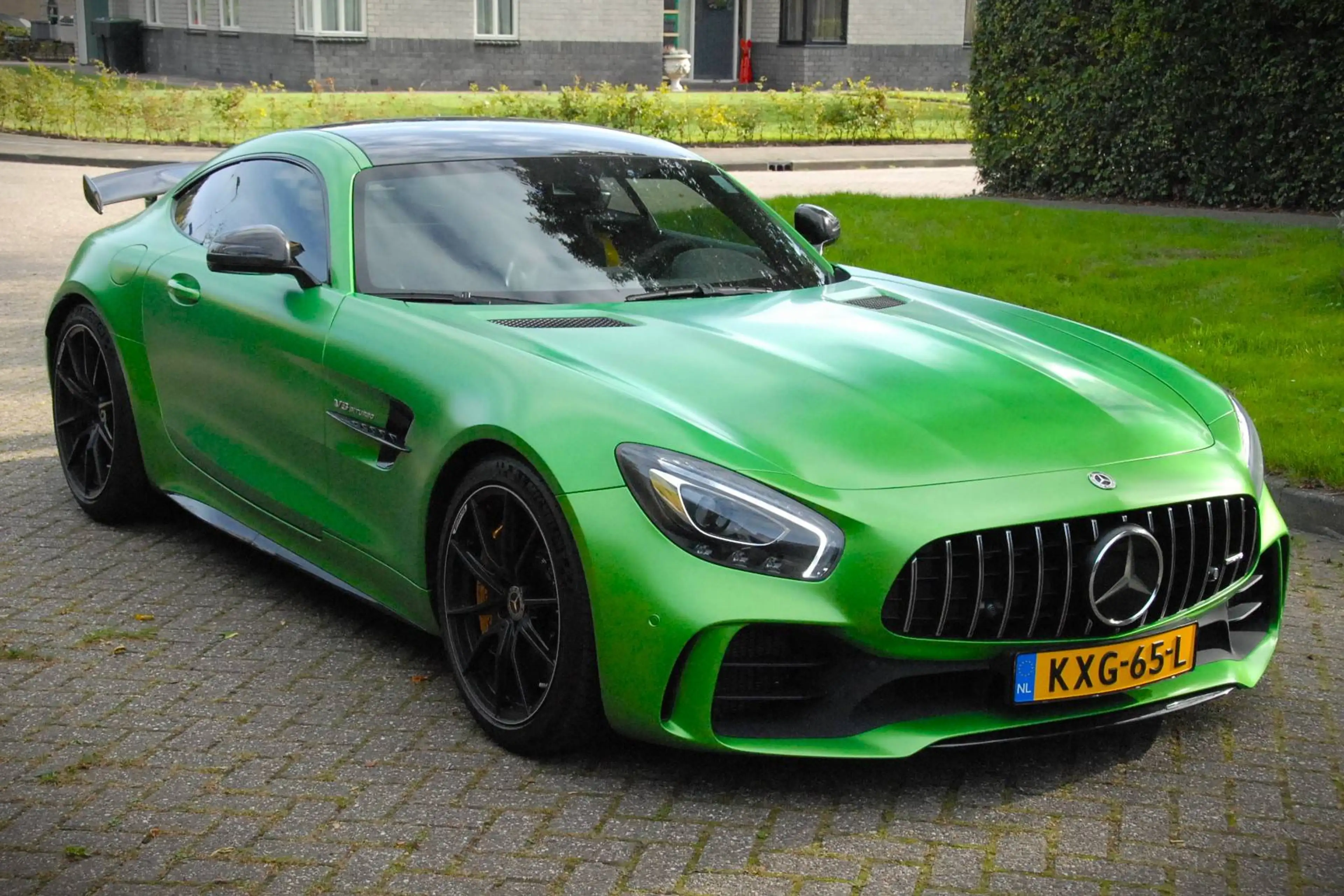 Mercedes-Benz AMG GT 4.0 AMG GT-R / Keramisch Remsysteem / Kuipstoelen / Burmester / Carbon / Hell Green Magno — photo 2
