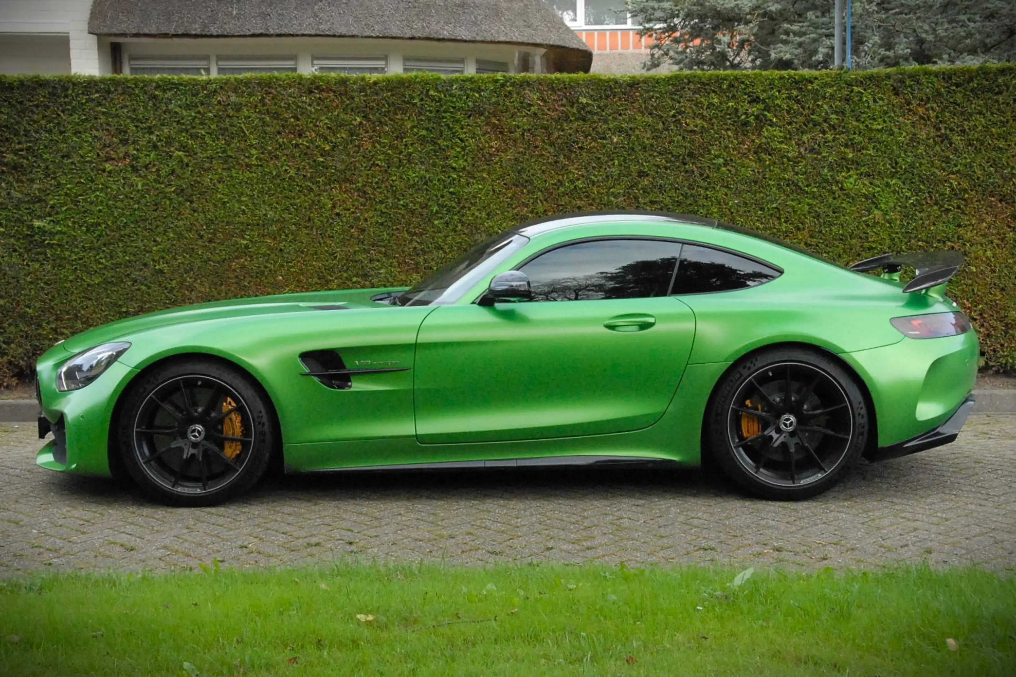 Mercedes-Benz AMG GT 4.0 AMG GT-R / Keramisch Remsysteem / Kuipstoelen / Burmester / Carbon / Hell Green Magno — photo 5
