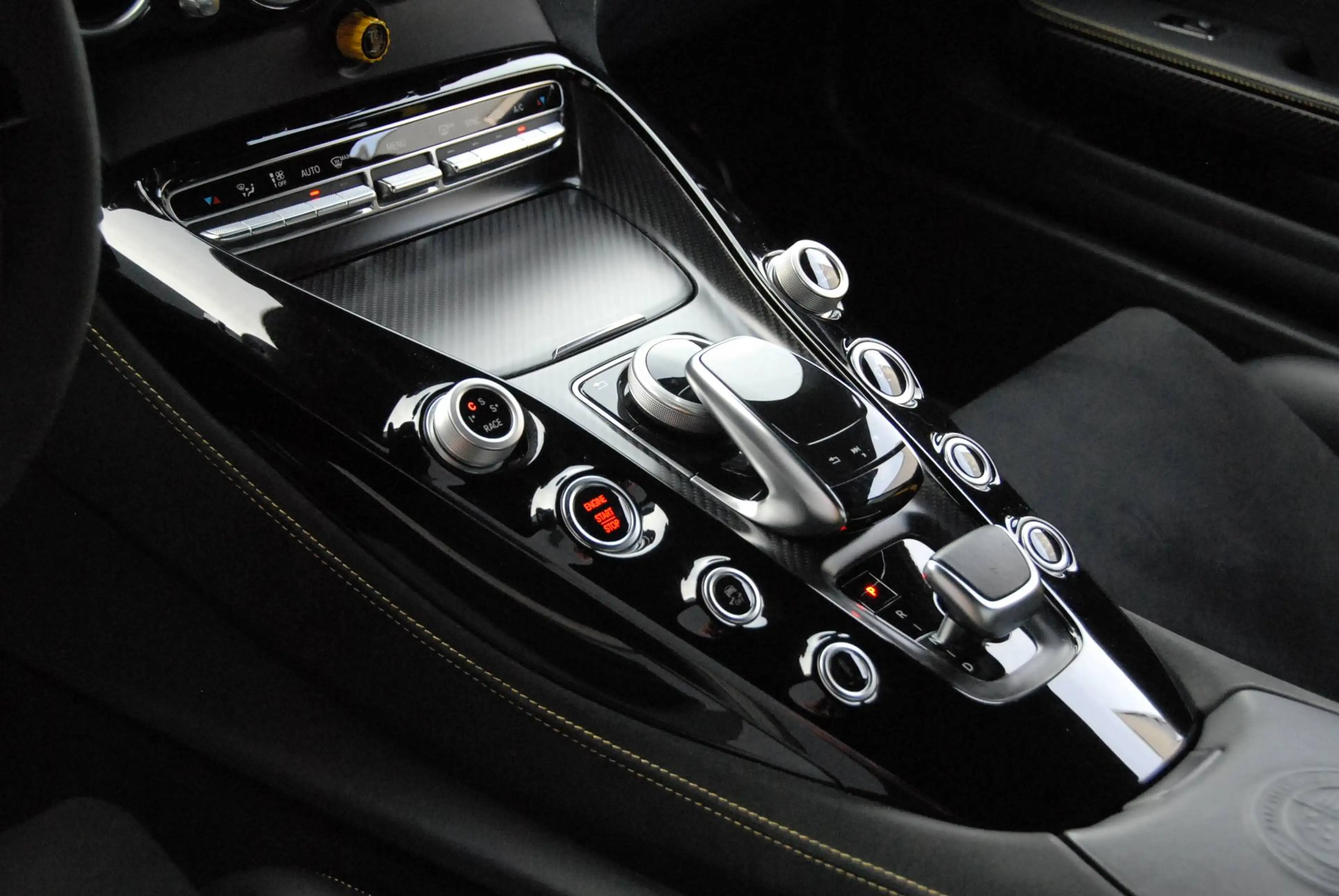 Mercedes-Benz AMG GT 4.0 AMG GT-R / Keramisch Remsysteem / Kuipstoelen / Burmester / Carbon / Hell Green Magno — photo 11