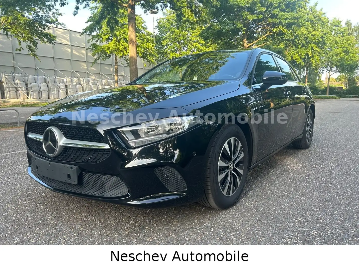 Mercedes-Benz A 200 d 8G-tr Business /Leder/Navi/ToTw/Kam/1Hd Schwarz - 1