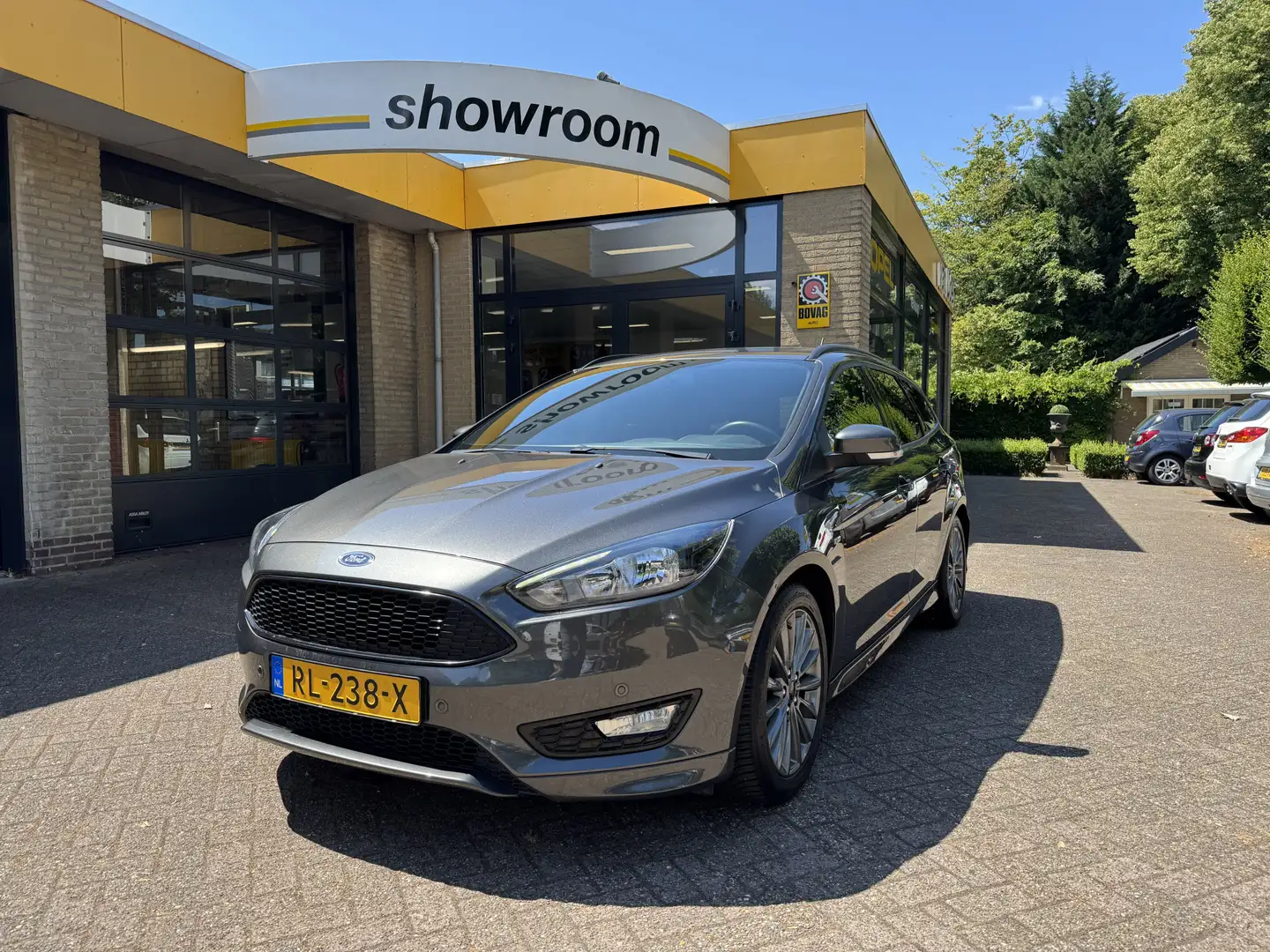 Ford Focus Wagon 1.5 ST-Line Airco Navi Carplay Grijs - 1