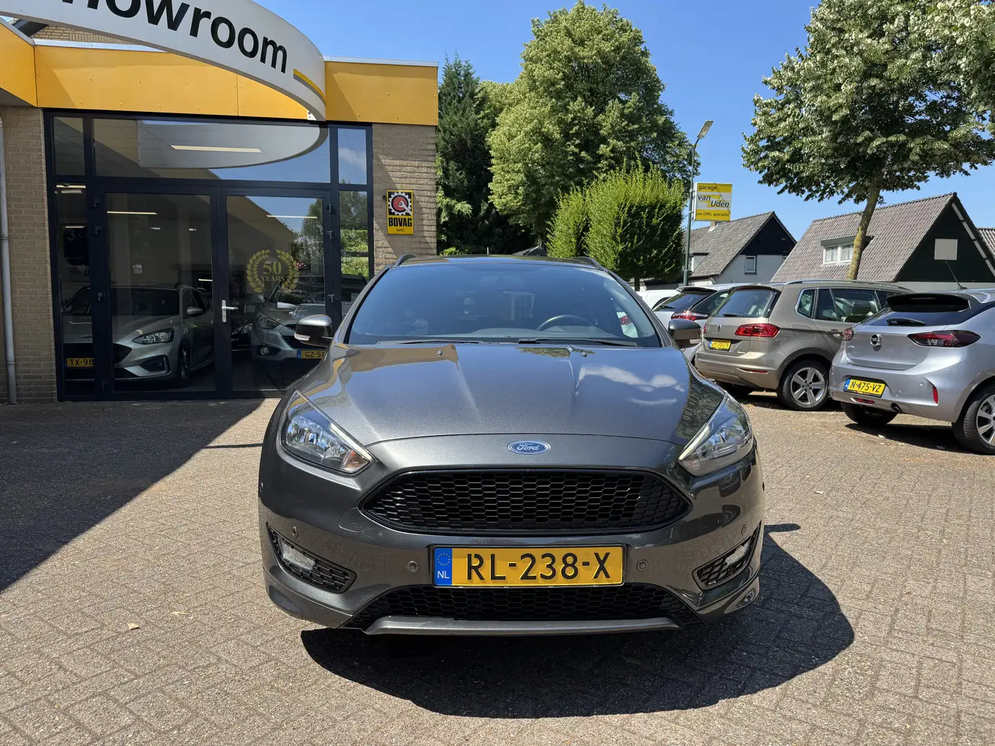 Ford Focus Wagon 1.5 ST-Line Airco Navi Carplay Grijs - 2