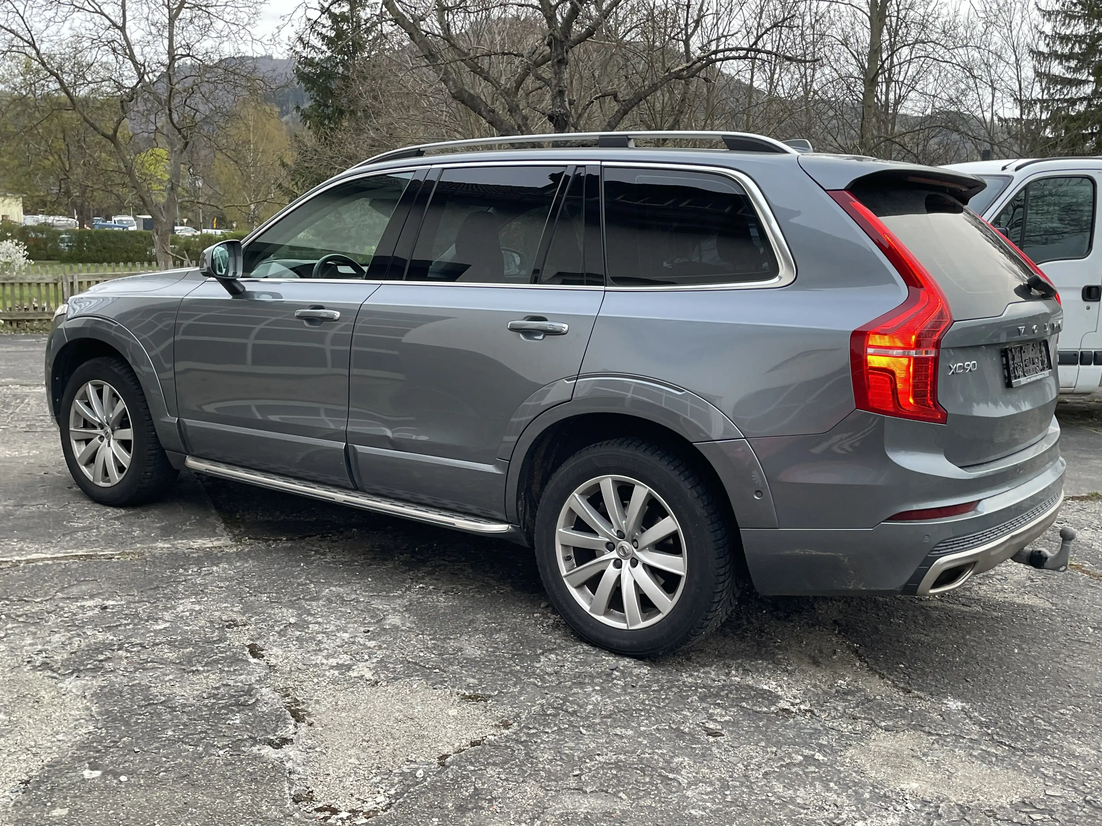 Volvo XC90 R Design*Navi*Leder*Kam*7-Sitzer*HUD*ACC*LED*AHK — photo 5
