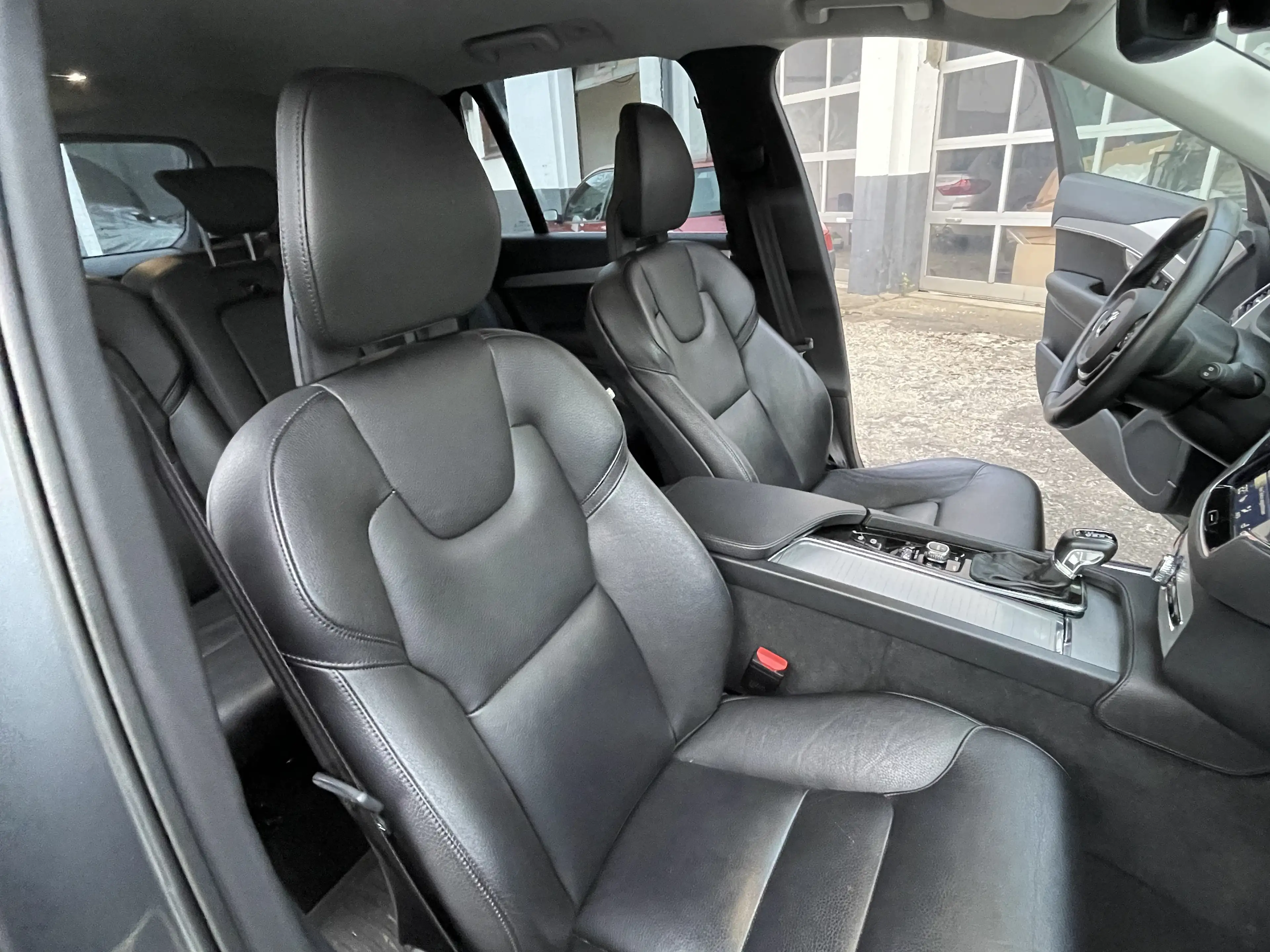 Volvo XC90 R Design*Navi*Leder*Kam*7-Sitzer*HUD*ACC*LED*AHK — photo 10