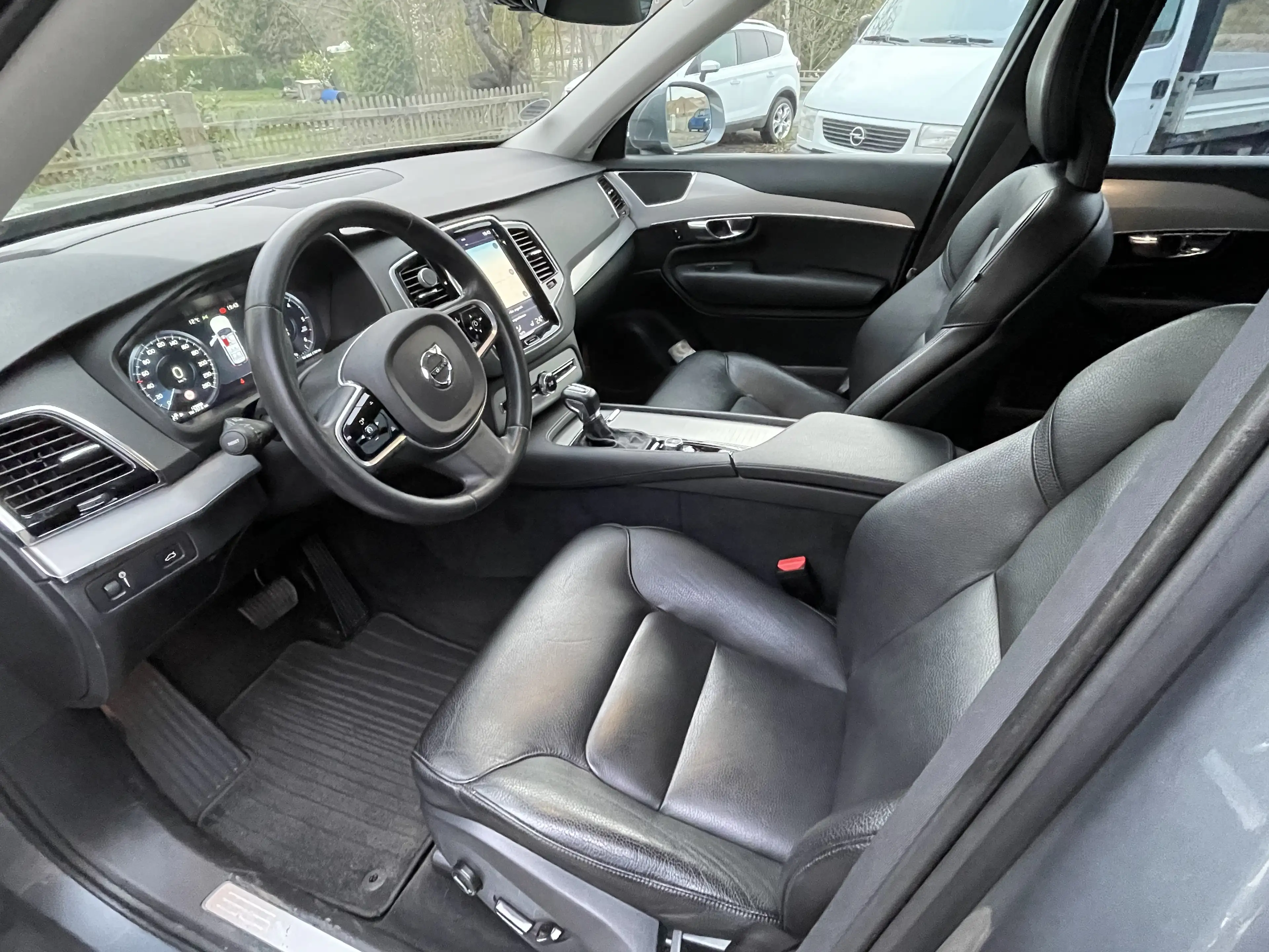 Volvo XC90 R Design*Navi*Leder*Kam*7-Sitzer*HUD*ACC*LED*AHK — photo 8