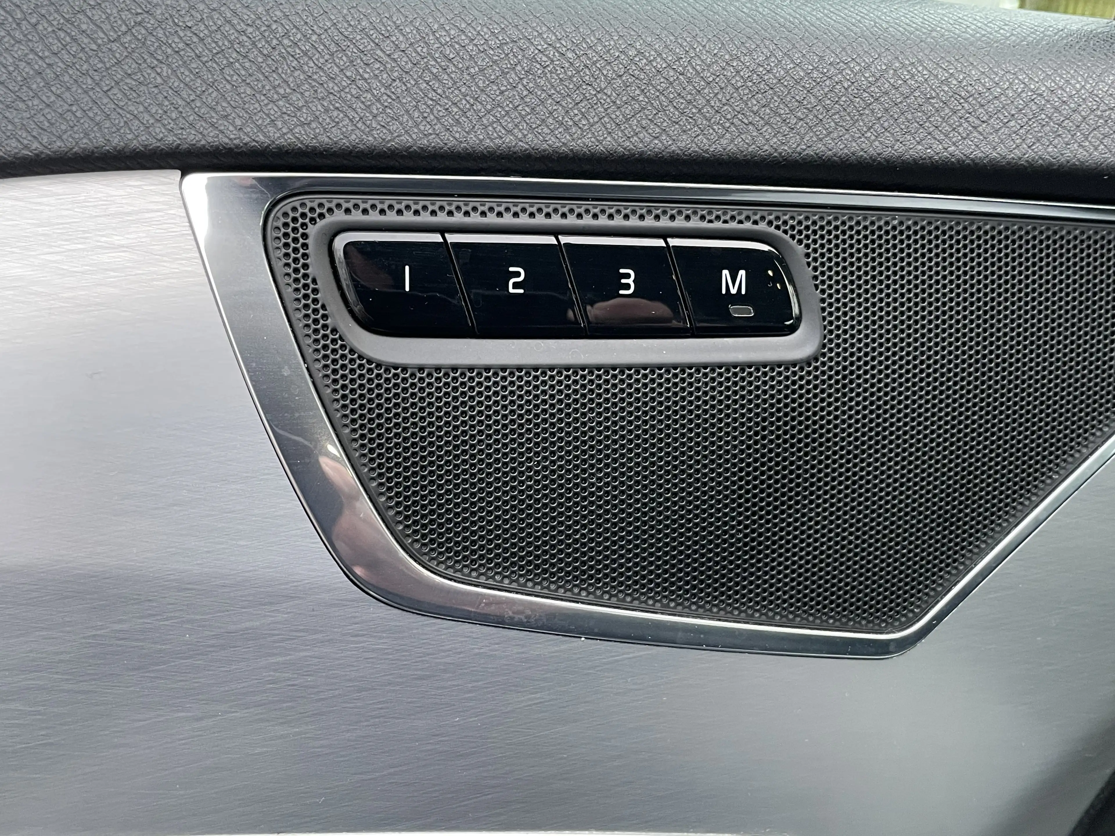 Volvo XC90 R Design*Navi*Leder*Kam*7-Sitzer*HUD*ACC*LED*AHK — photo 13