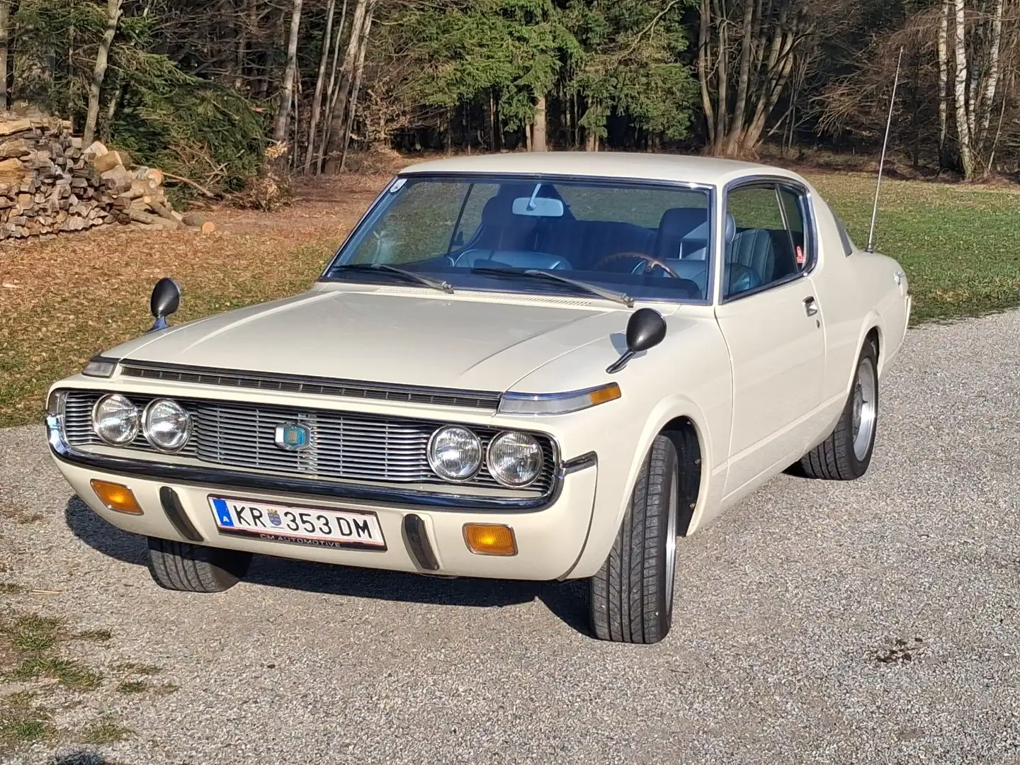 Toyota Crown Deluxe Beige - 1