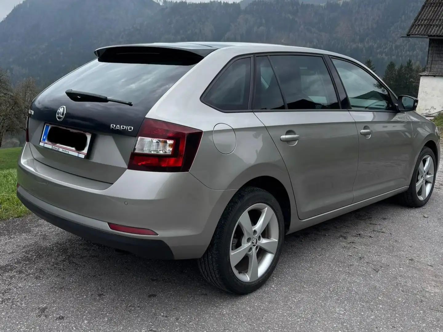 Skoda Rapid/Spaceback Rapid 1,2 TSI Sport Sport Grau - 2