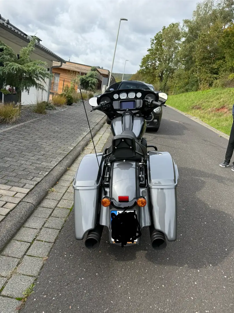 Harley-Davidson Street Glide - 2