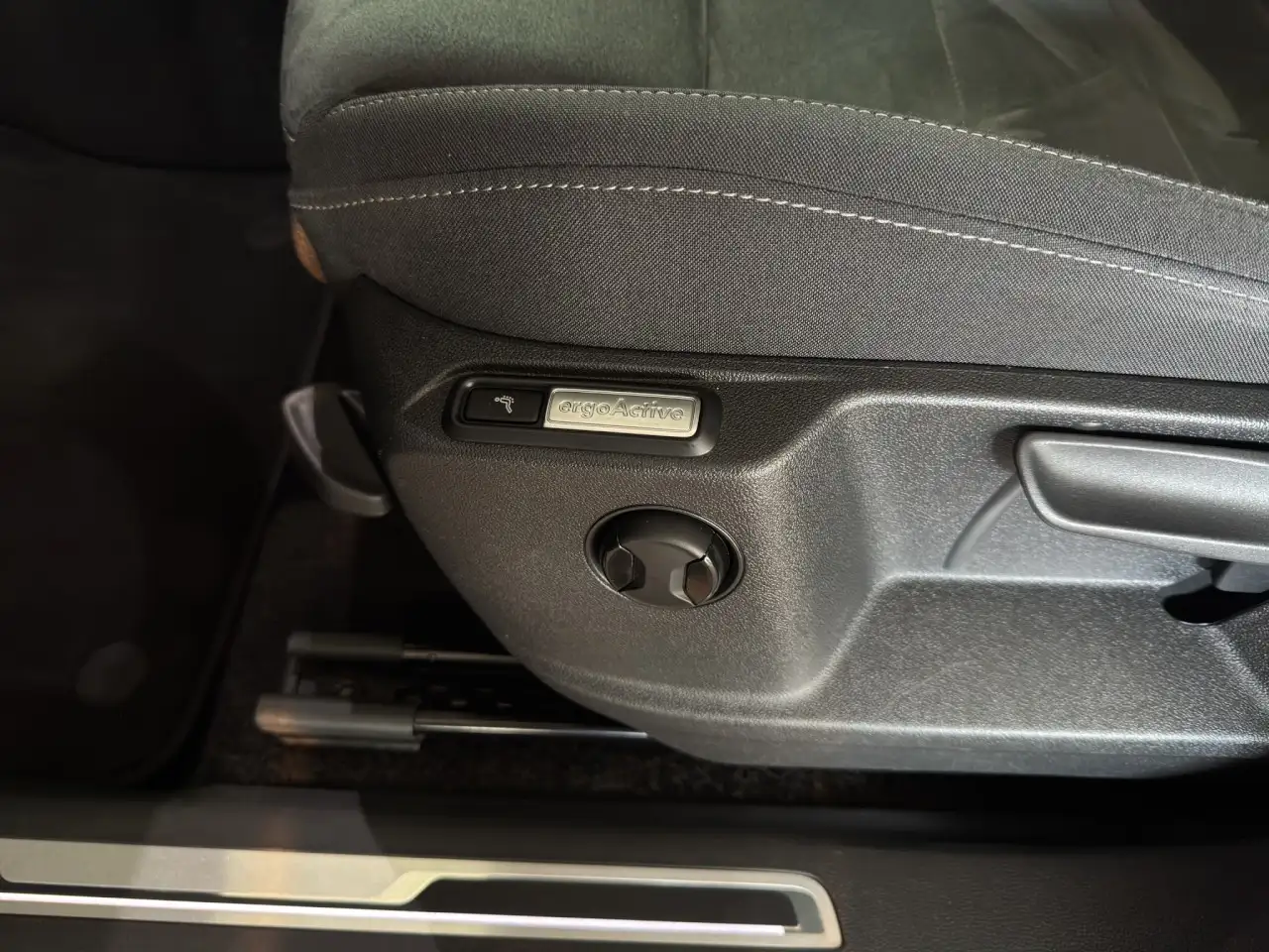 Volkswagen Tiguan 2.0 TDI DSG Elegance Klima Navi Rückfahrkamera, миниатюра 11