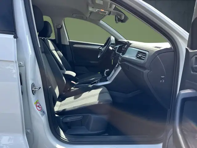Volkswagen T-Roc view 15
