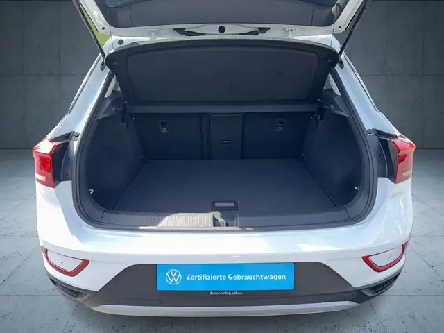Volkswagen T-Roc view 13