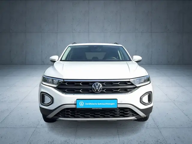 Volkswagen T-Roc view 8