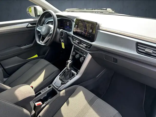 Volkswagen T-Roc view 14