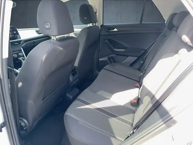 Volkswagen T-Roc view 12