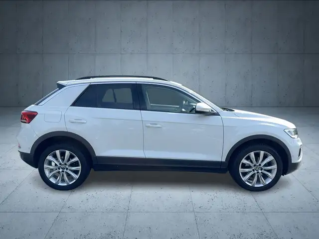 Volkswagen T-Roc view 6