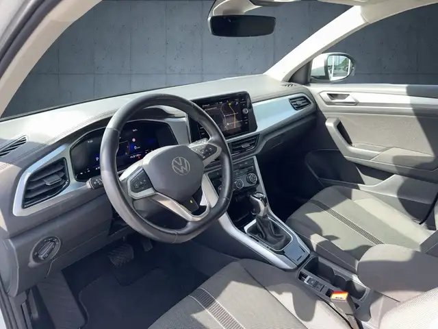Volkswagen T-Roc view 9