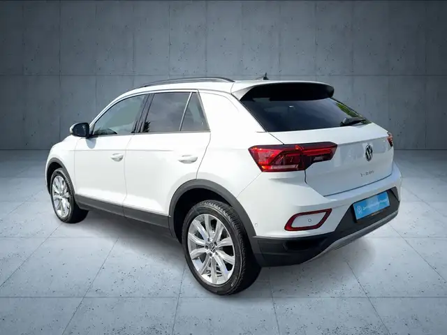 Volkswagen T-Roc view 3