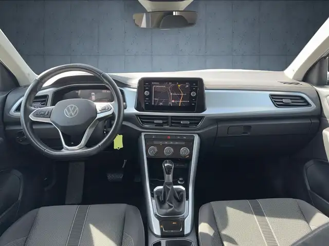 Volkswagen T-Roc view 11