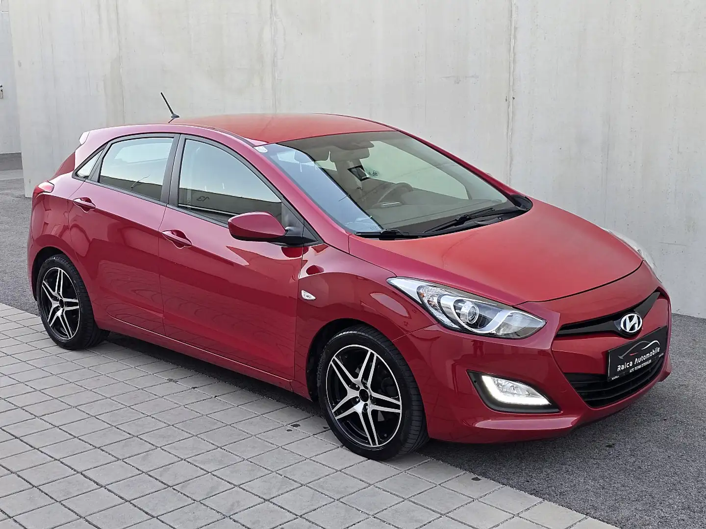 Hyundai i30 *Navi *Pickerl Neu *Tempomat Rot - 1