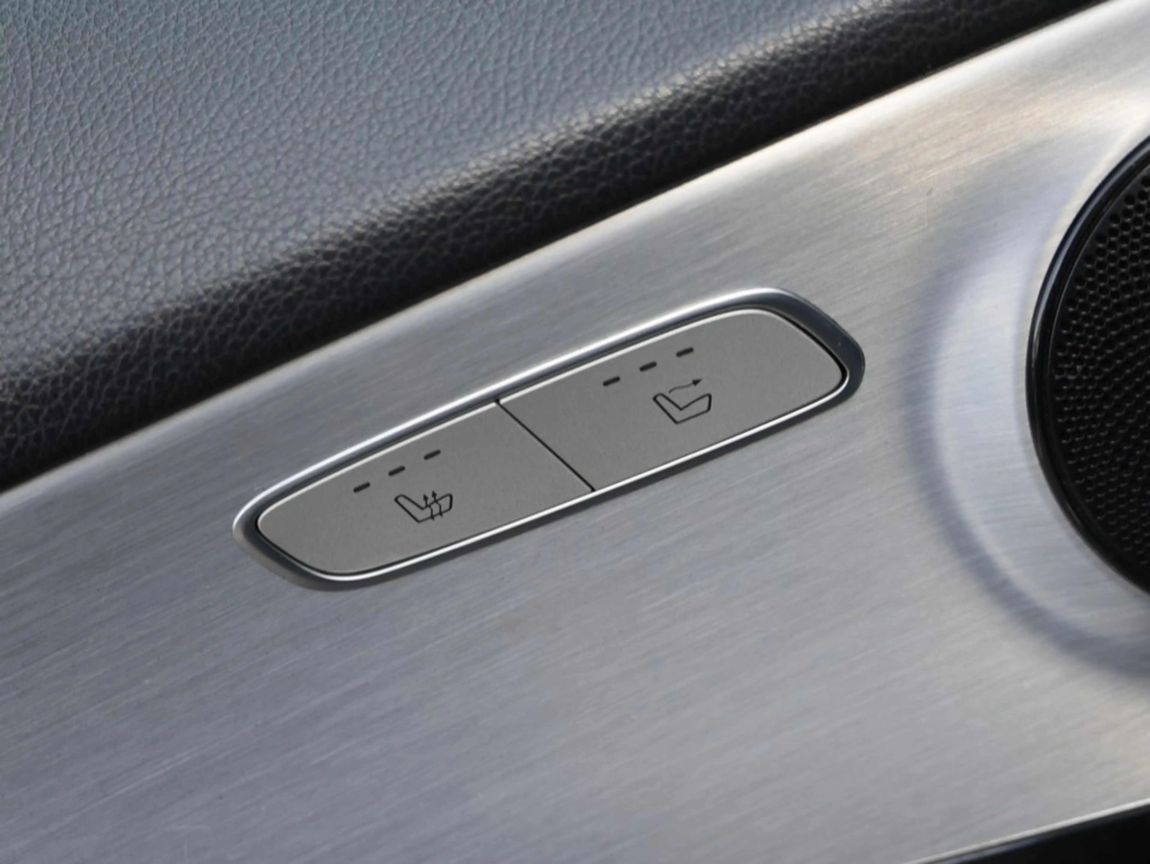 Mercedes-Benz C 200 AMG Line — photo 14