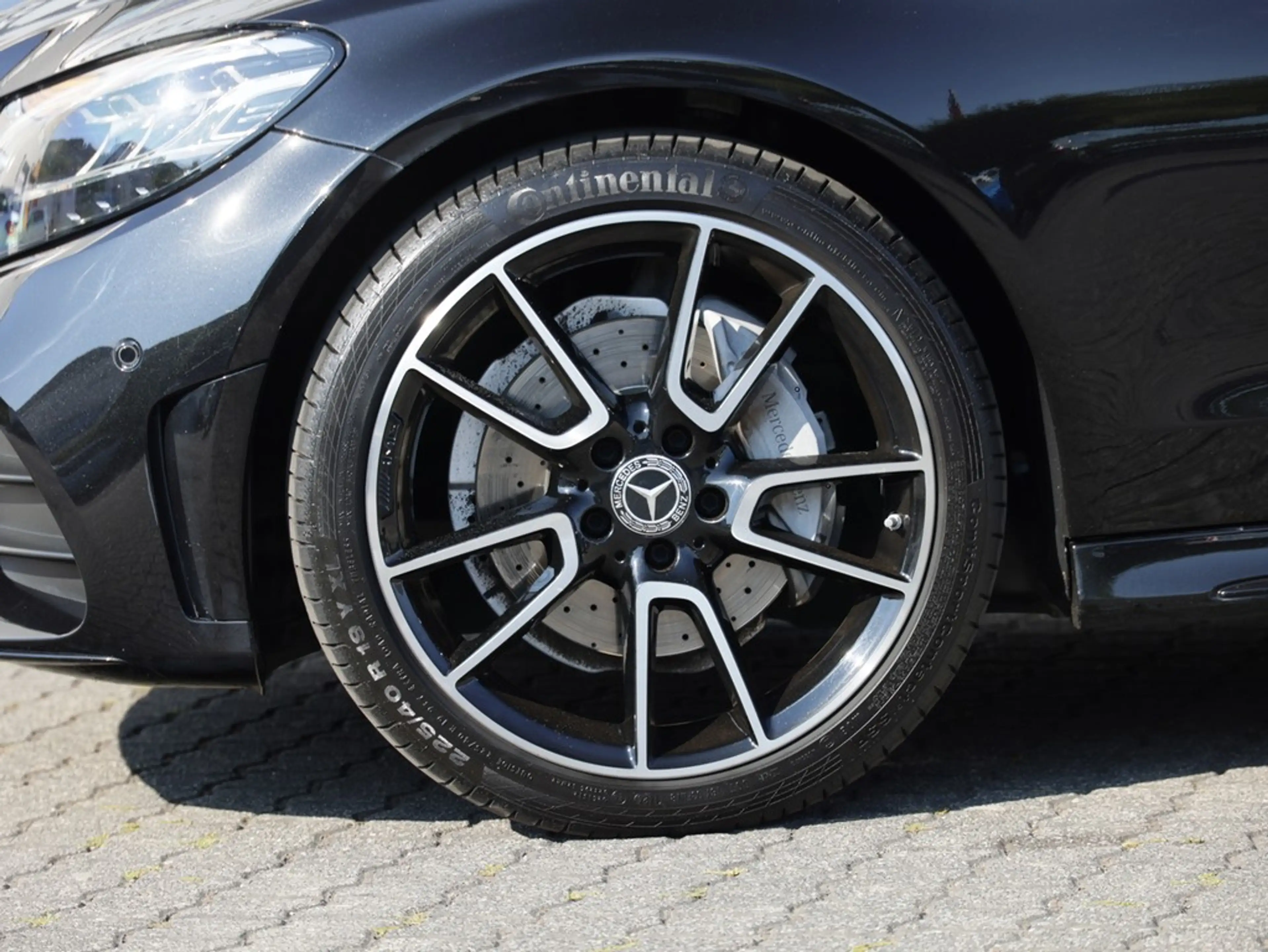Mercedes-Benz C 200 AMG Line — photo 4