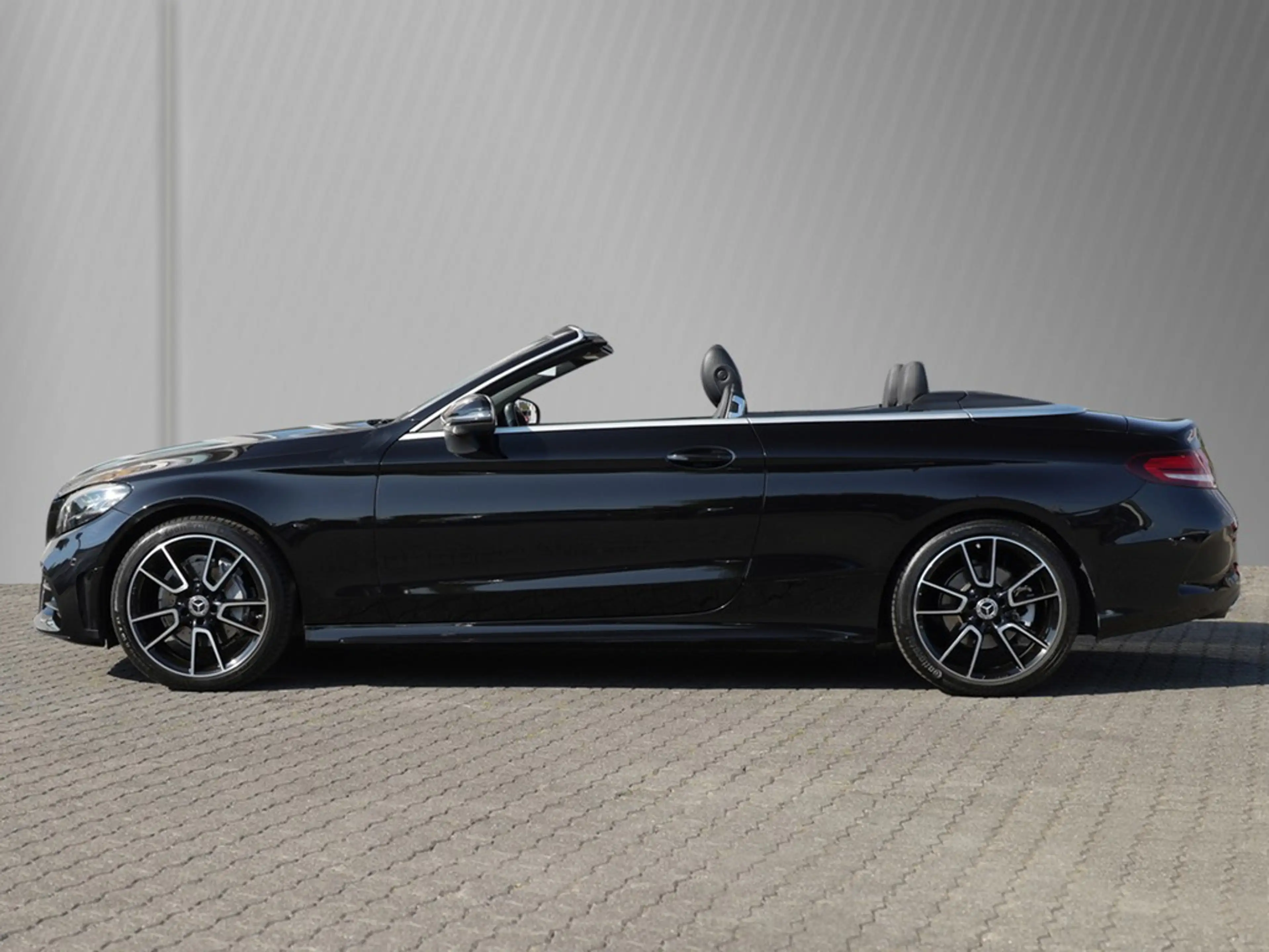 Mercedes-Benz C 200 AMG Line — photo 3