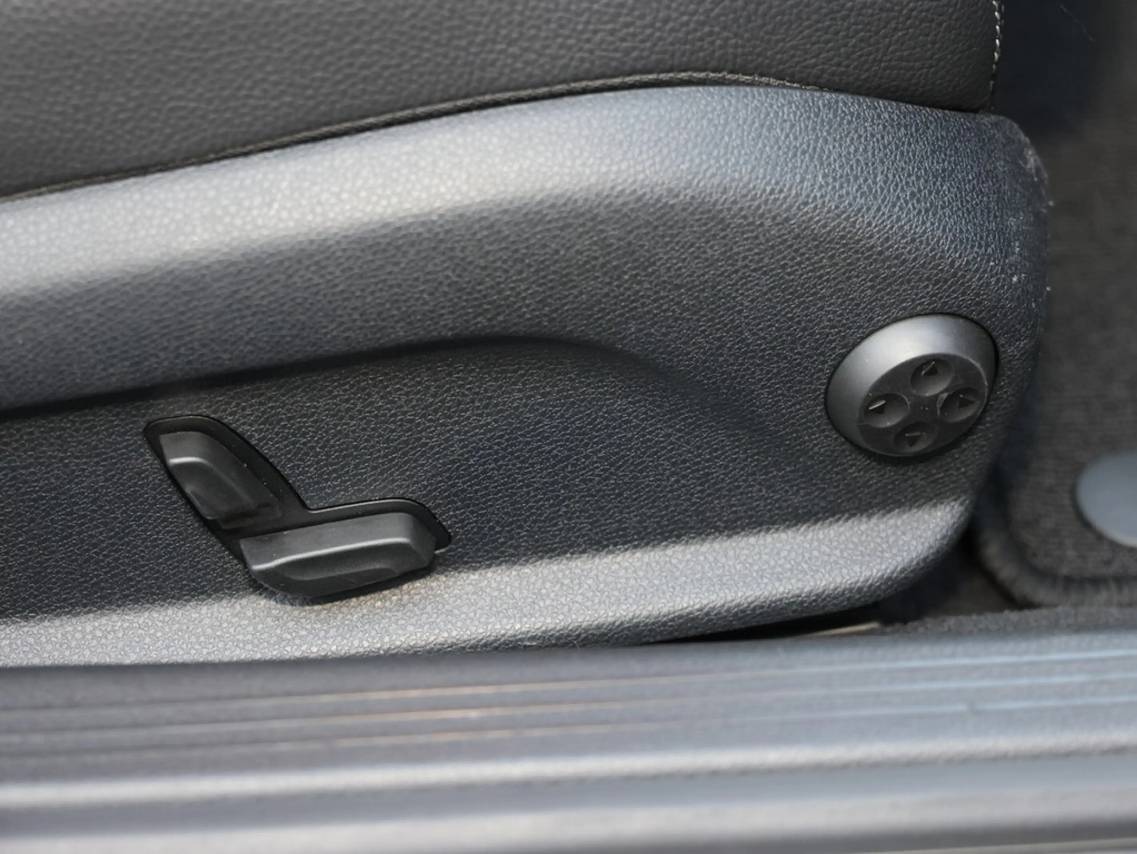 Mercedes-Benz C 200 AMG Line — photo 15
