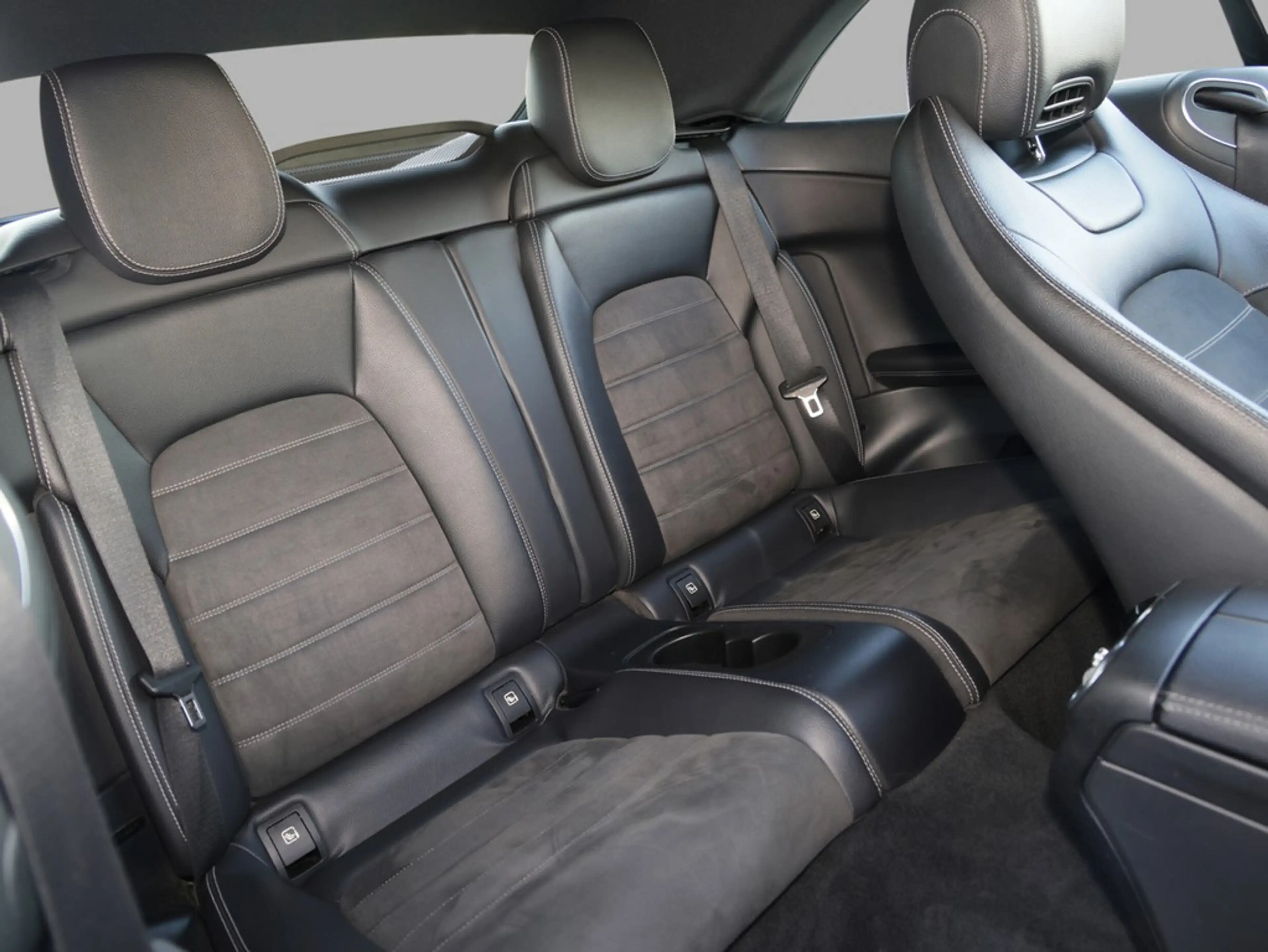 Mercedes-Benz C 200 AMG Line — photo 22