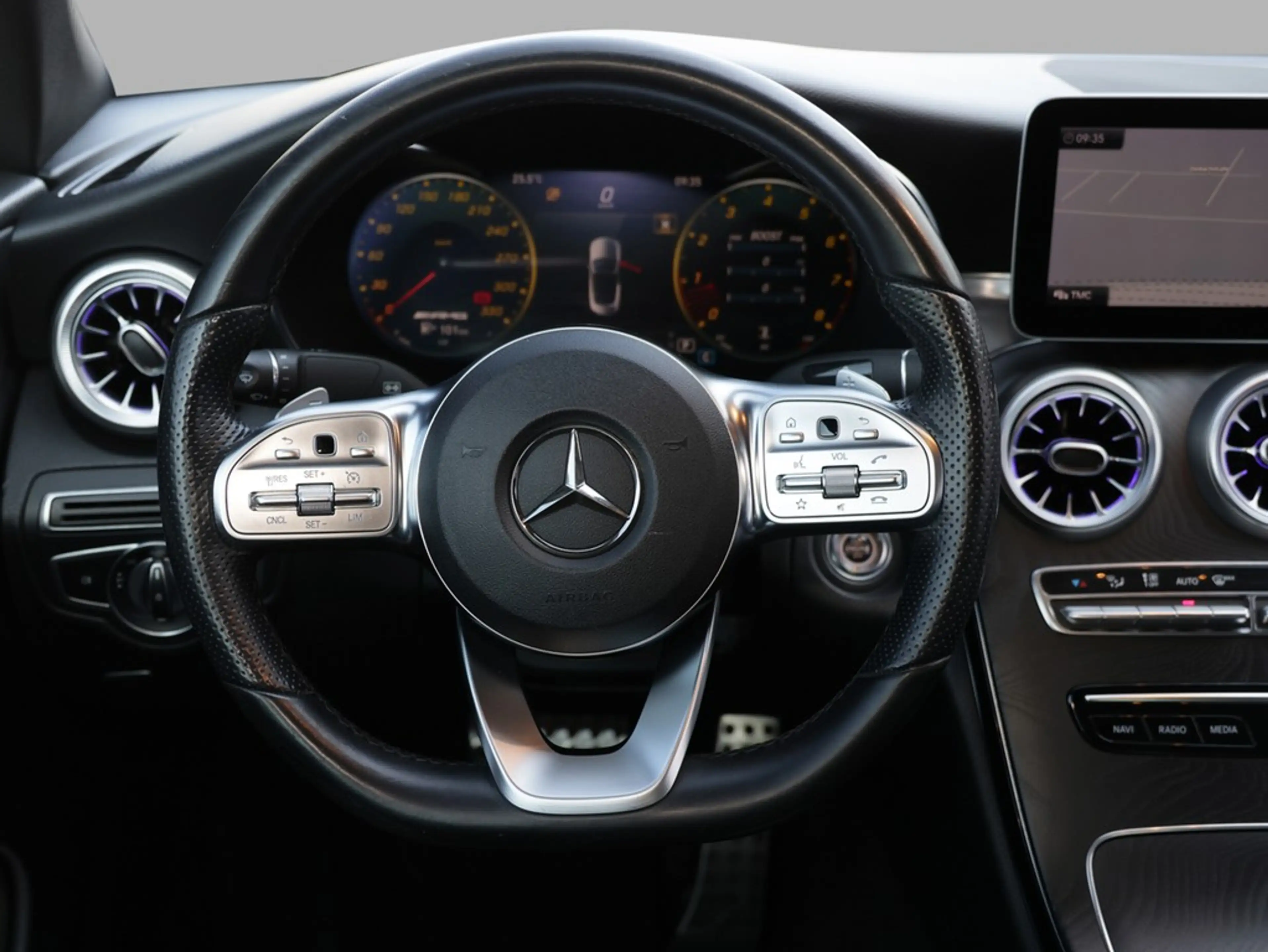 Mercedes-Benz C 200 AMG Line — photo 20