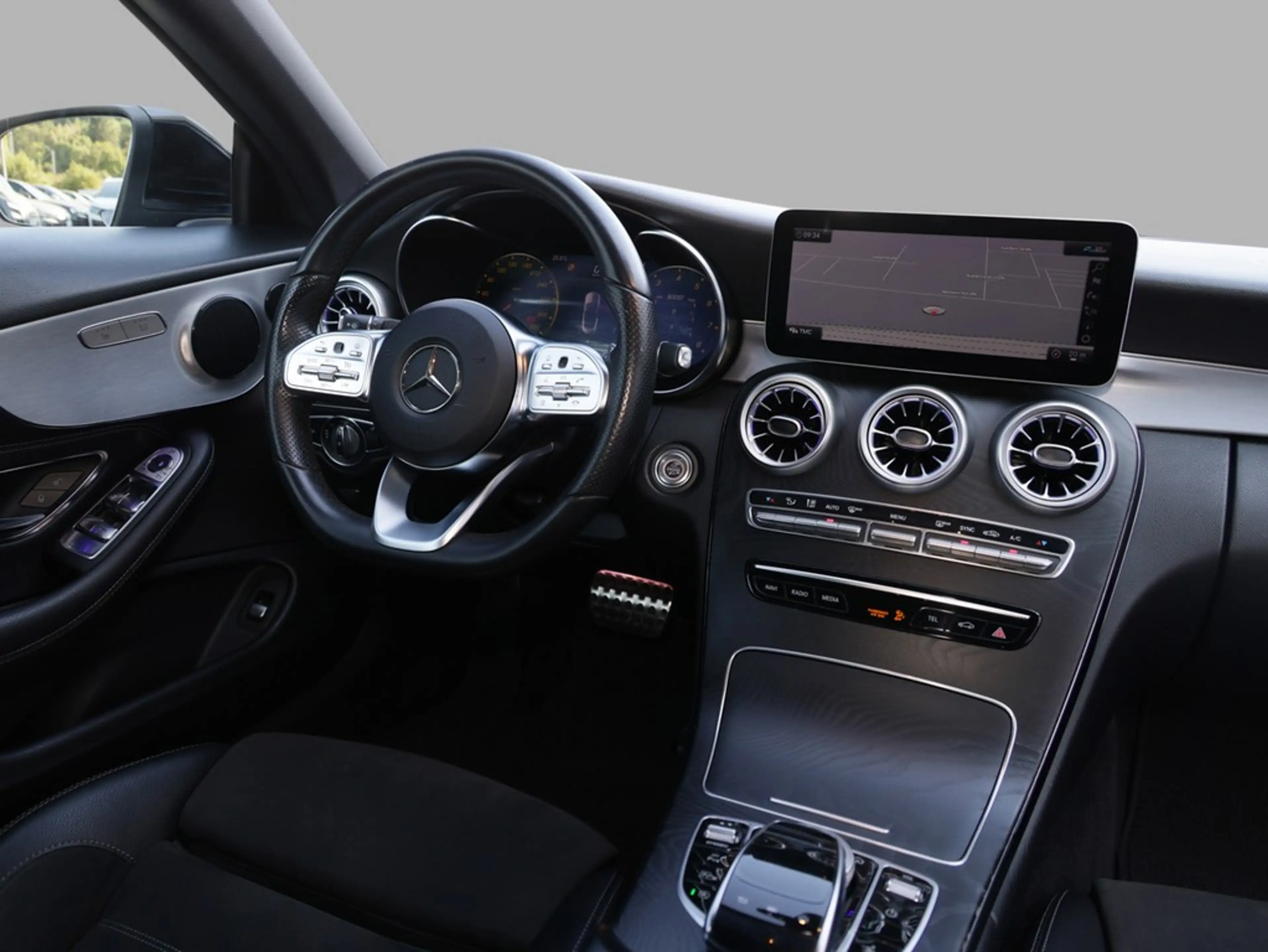 Mercedes-Benz C 200 AMG Line — photo 18