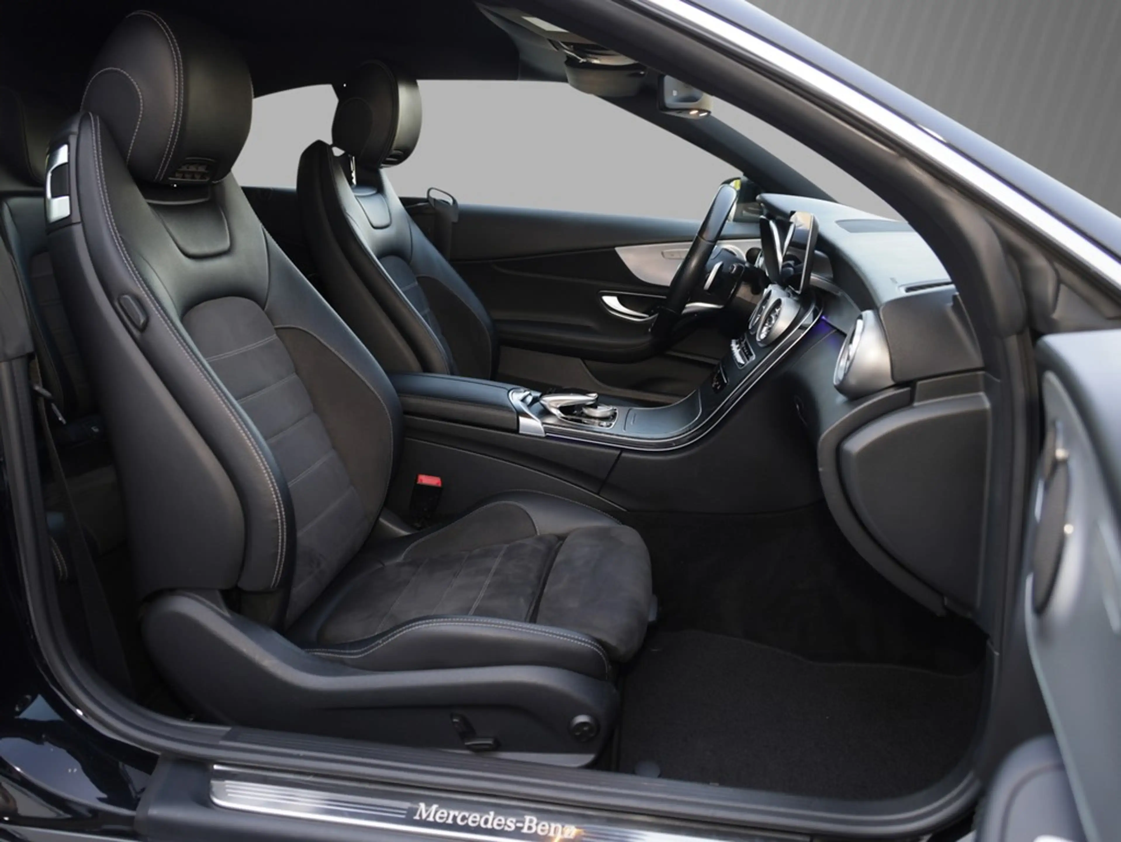 Mercedes-Benz C 200 AMG Line — photo 17