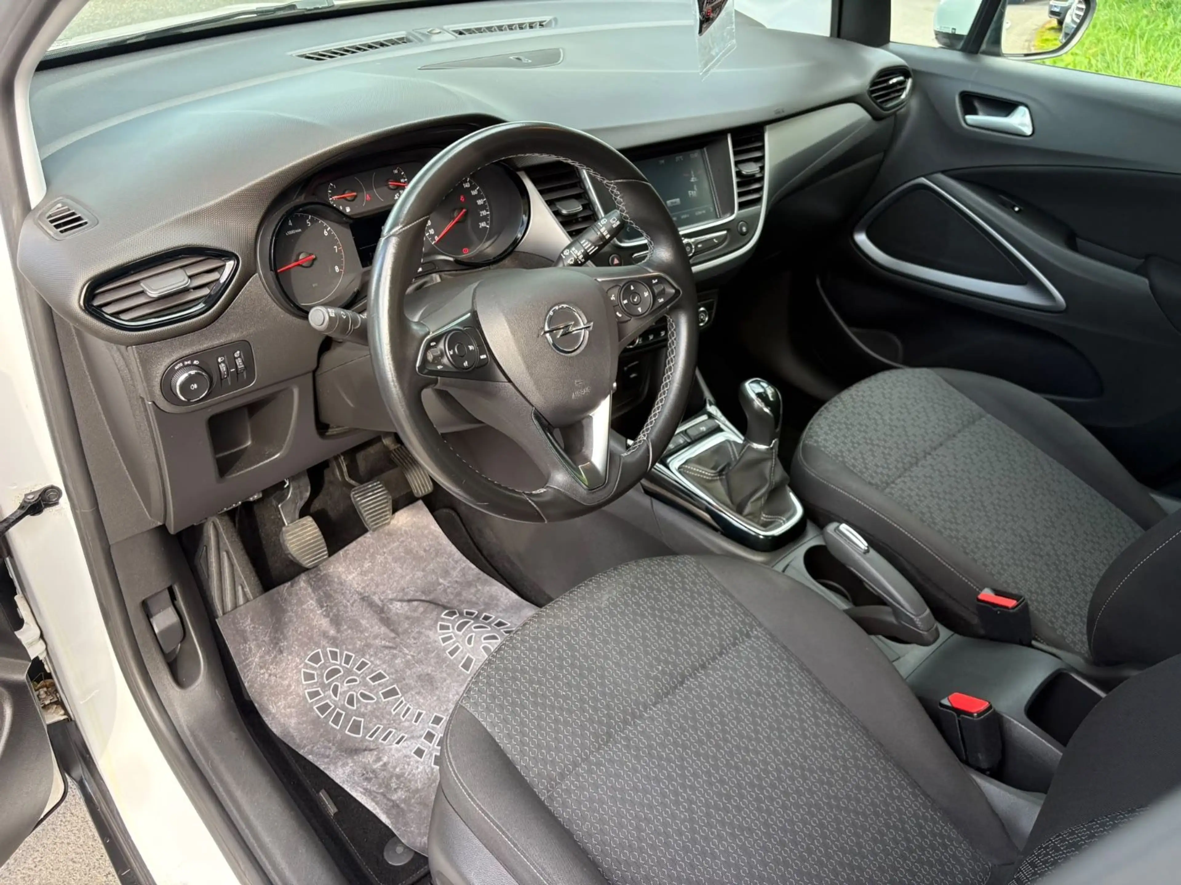 Opel Crossland X — photo 9