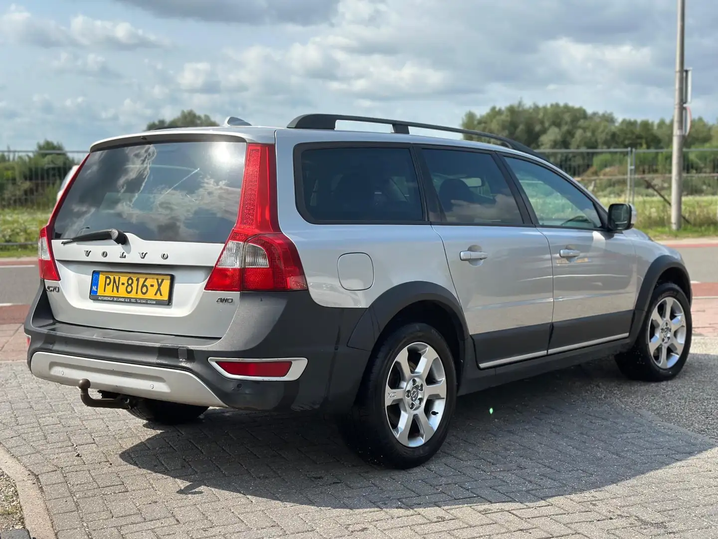 Volvo XC70 2.4 D5 Summum keurige auto ! Grijs - 2