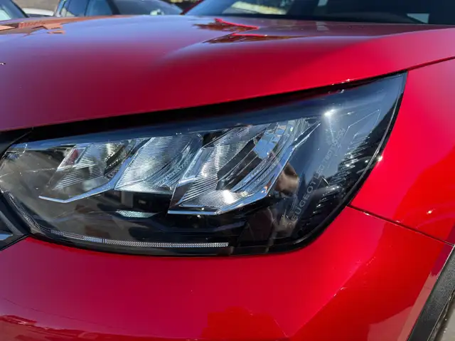 Peugeot 2008 view 11