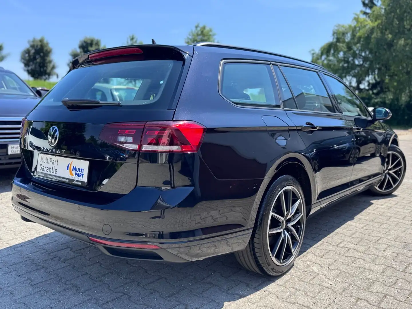 Volkswagen Passat Variant 2.0 TDI DSG Business Variant/AHK Schwarz - 2