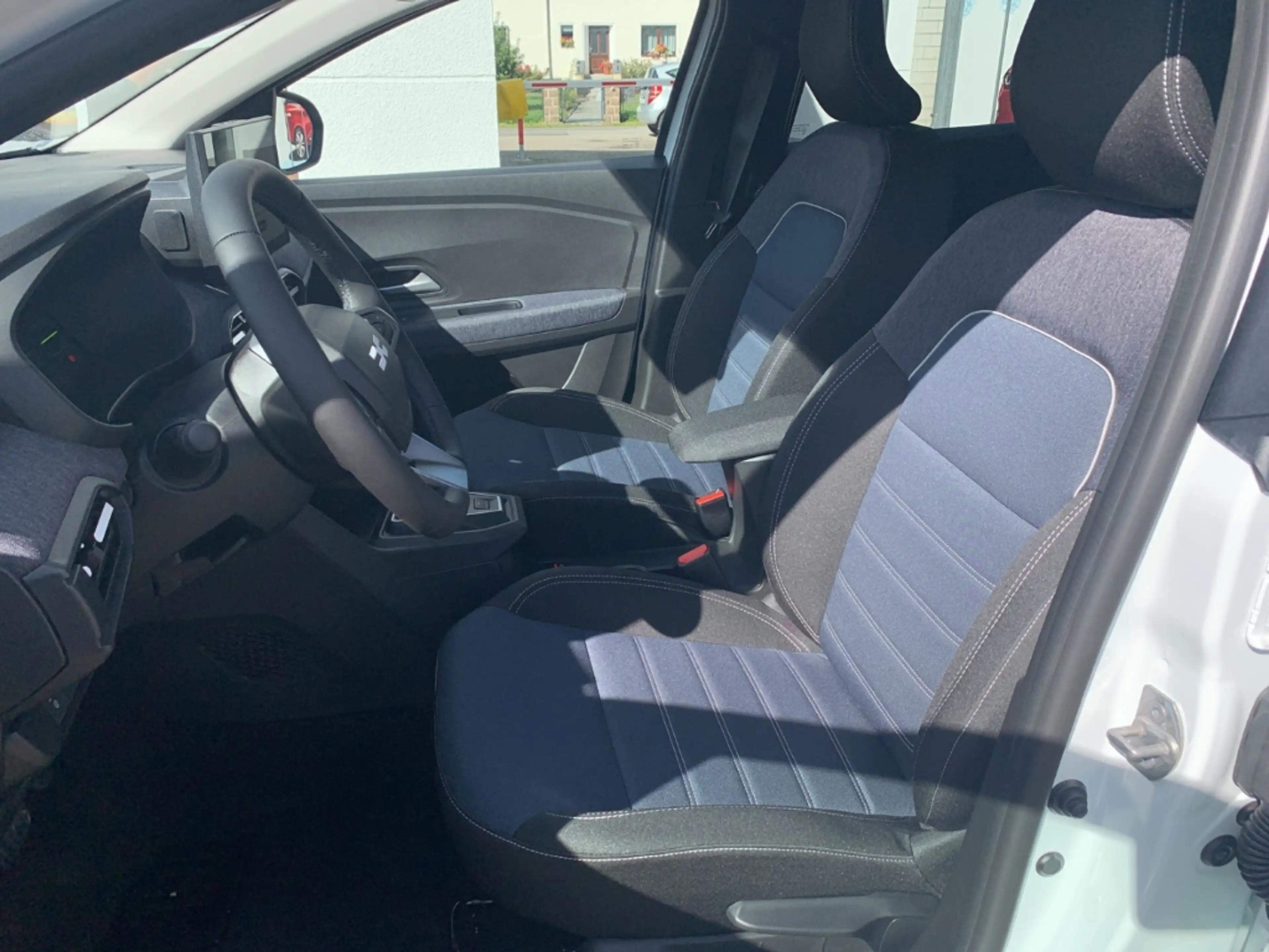 Dacia Jogger JOURNEY HYBRID 155 Journey SHZ+PDC+NAV+KAMERA+LED — photo 9