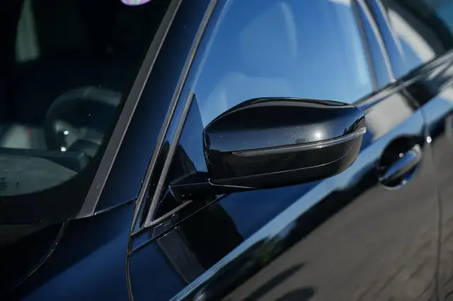 BMW 3 Series view 26