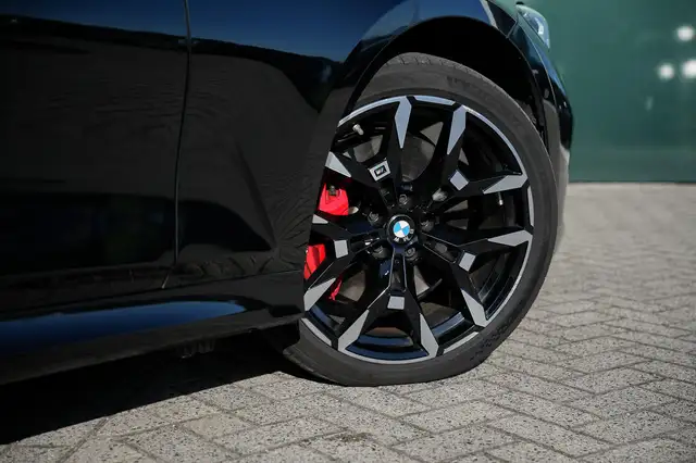 BMW 3 Series view 25