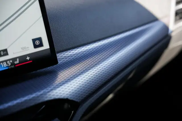 BMW 3 Series view 18