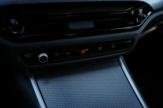 BMW 3 Series view 20