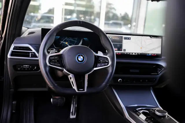 BMW 3 Series view 10