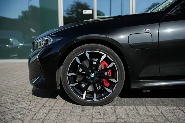 BMW 3 Series view 7